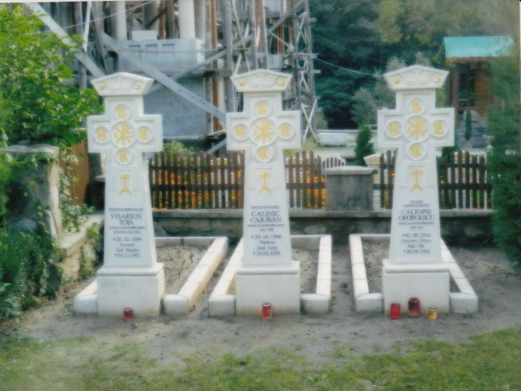 Nevoitori ai rugăciunii isihaste în lavra de la Lainici 218675