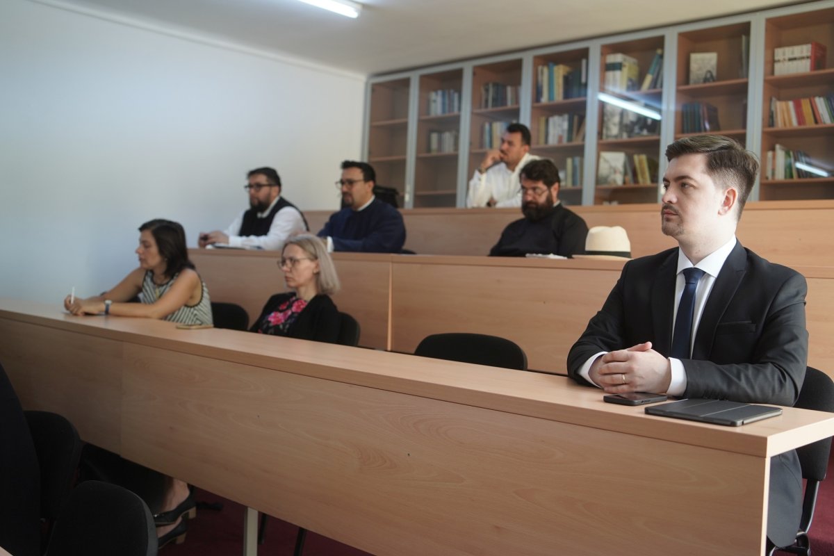 Concurs pentru ocuparea posturilor la Facultatea de Teologie din Sibiu 219361