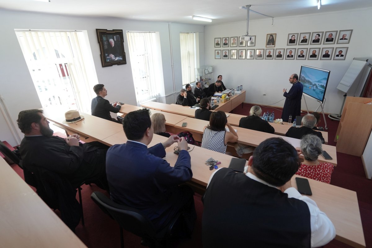 Concurs pentru ocuparea posturilor la Facultatea de Teologie din Sibiu 219366