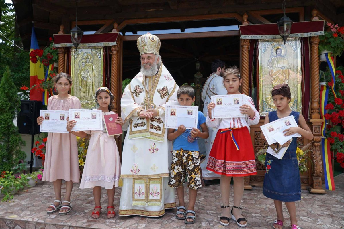 Evenimente liturgice și filantropice în Eparhia Dunării de Jos 219341