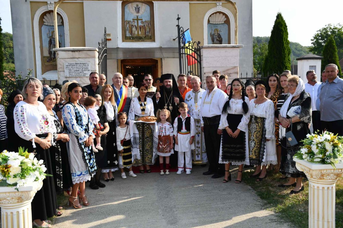 Instalarea noului preot paroh în Parohia Var 219310