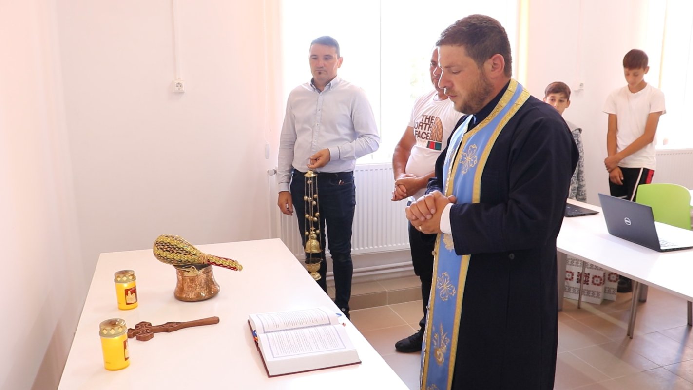 Campania „Ajutor pentru elevi” a ajuns în localitatea Bâra 219466