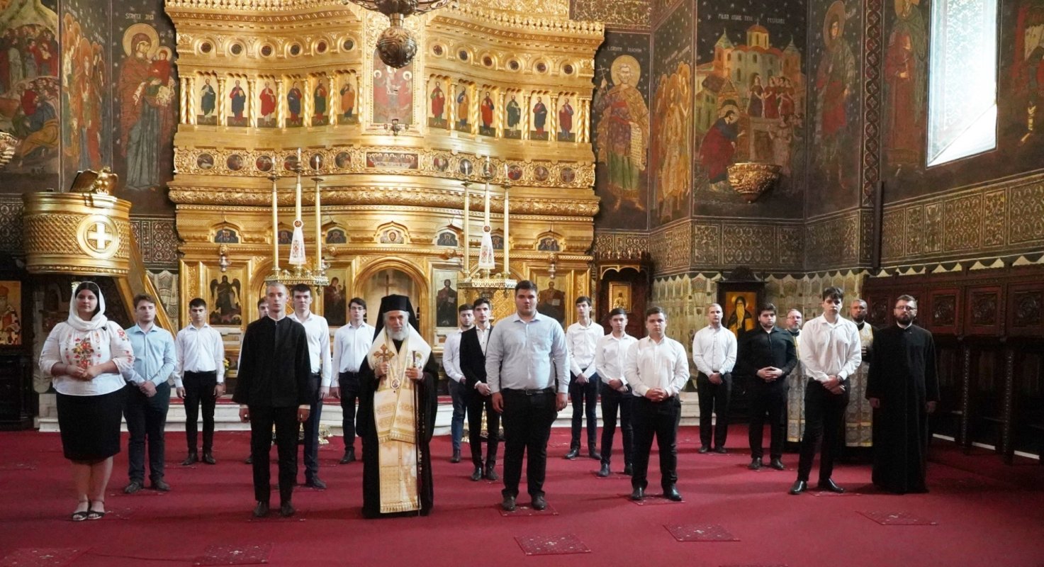 Chiriarhul Dunării de Jos s-a întâlnit cu absolvenţii seminarului din Galaţi 219732