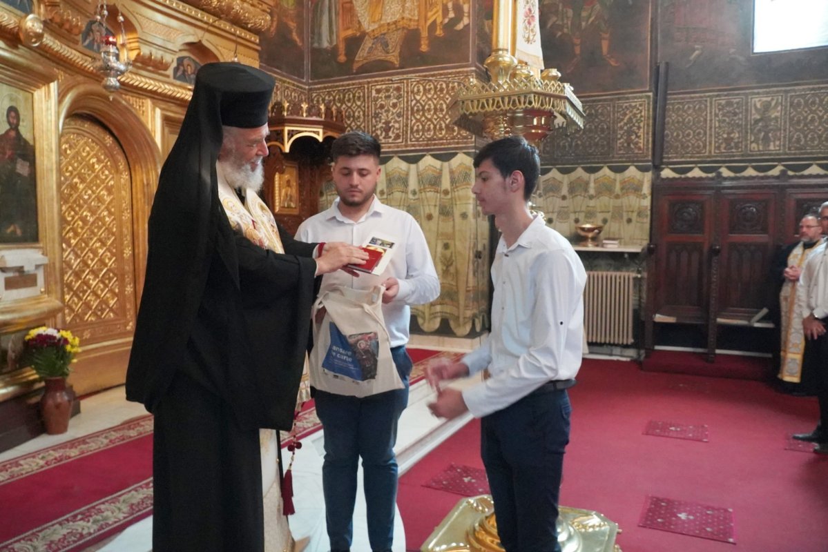 Chiriarhul Dunării de Jos s-a întâlnit cu absolvenţii seminarului din Galaţi 219733