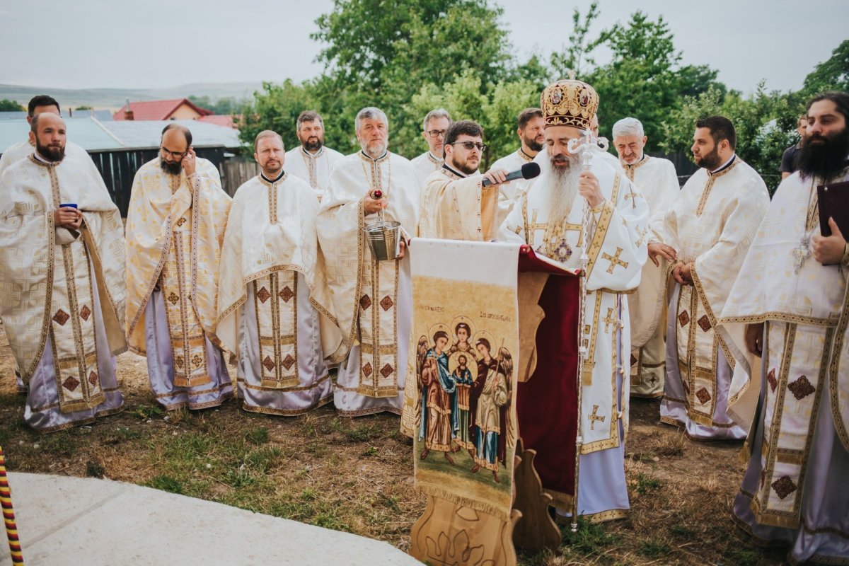 Sfințirea bisericii și a casei praznicale din Bălușești, Neamț 219724