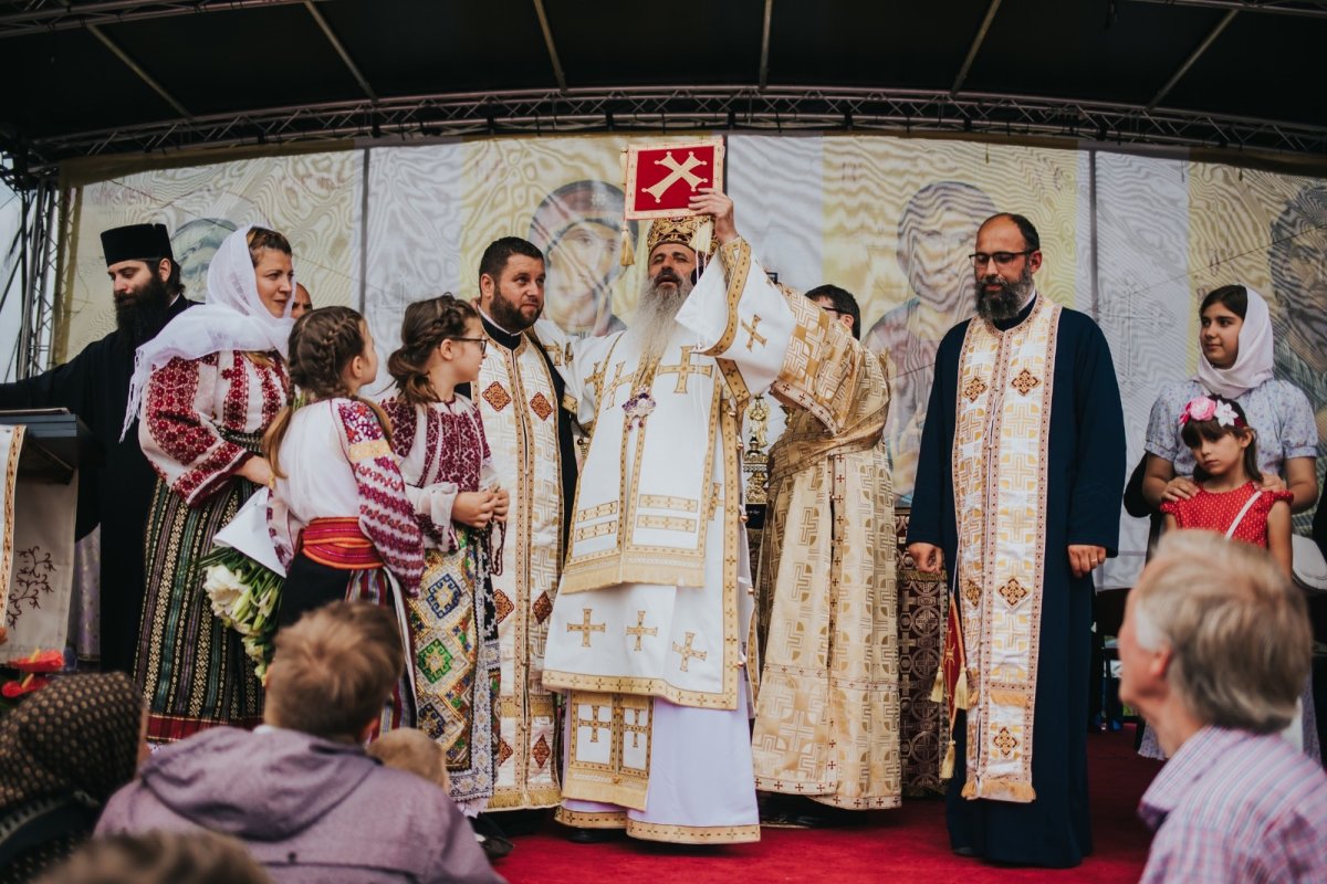 Sfințirea bisericii și a casei praznicale din Bălușești, Neamț 219725