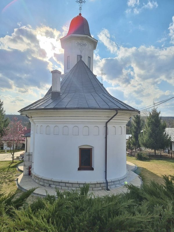 Părintele Mihail de la Buciumeni, sau despre rugăciune şi muncă 219347