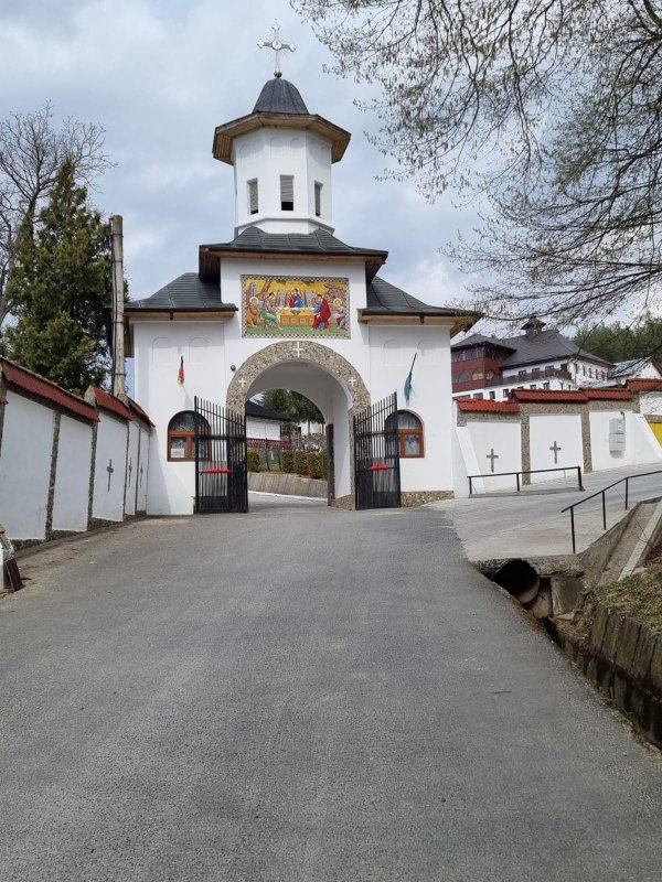 Părintele Mihail de la Buciumeni, sau despre rugăciune şi muncă 219351