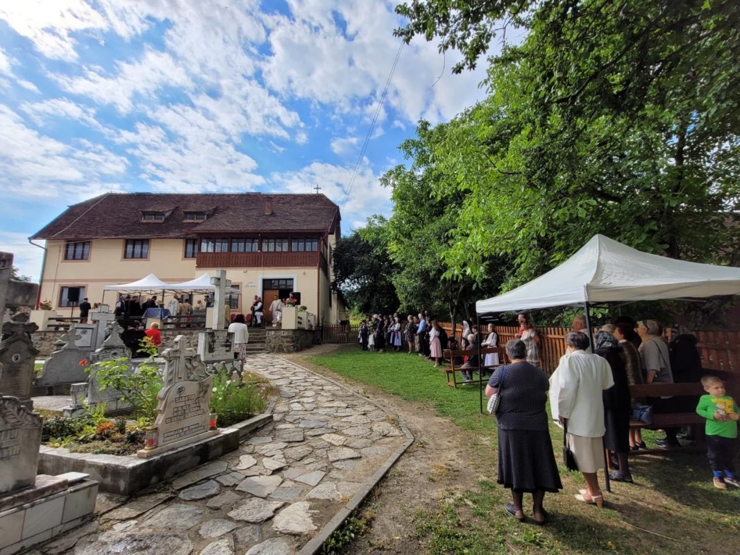 Binecuvântare arhierească la Sibiel, județul Sibiu 220001