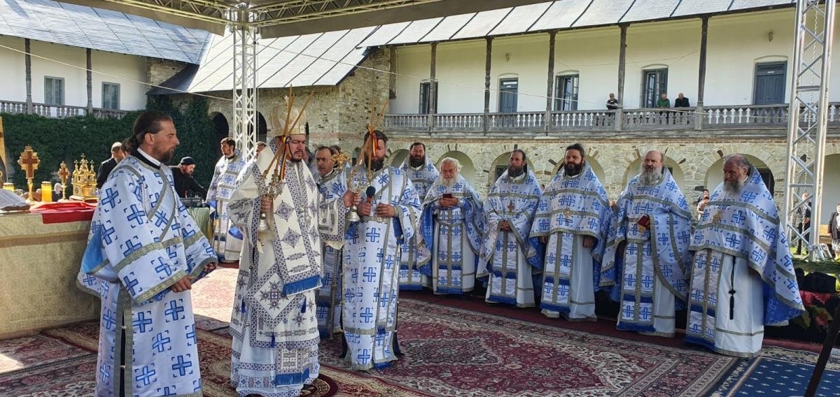 Hramul Sfintei Icoane a Maicii Domnului „Îndrumătoarea” de la Mănăstirea Neamț 219975