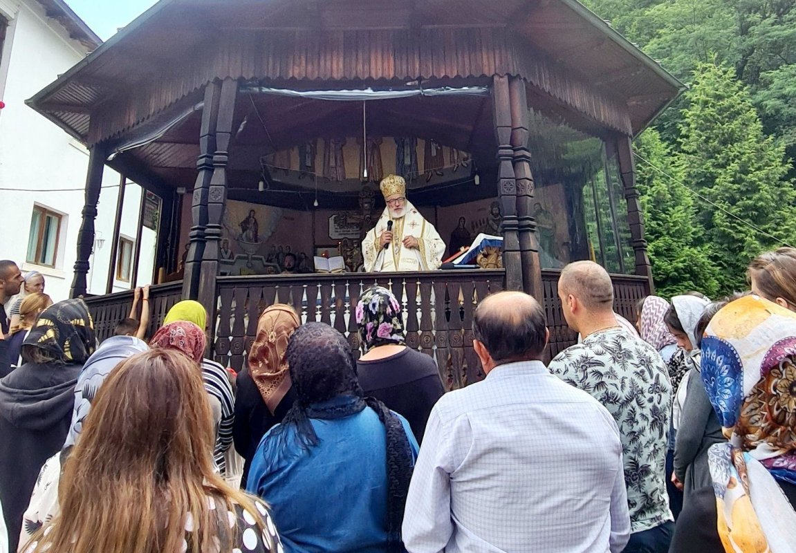 Popas duhovnicesc la Mănăstirea Robaia din județul Argeș 220006