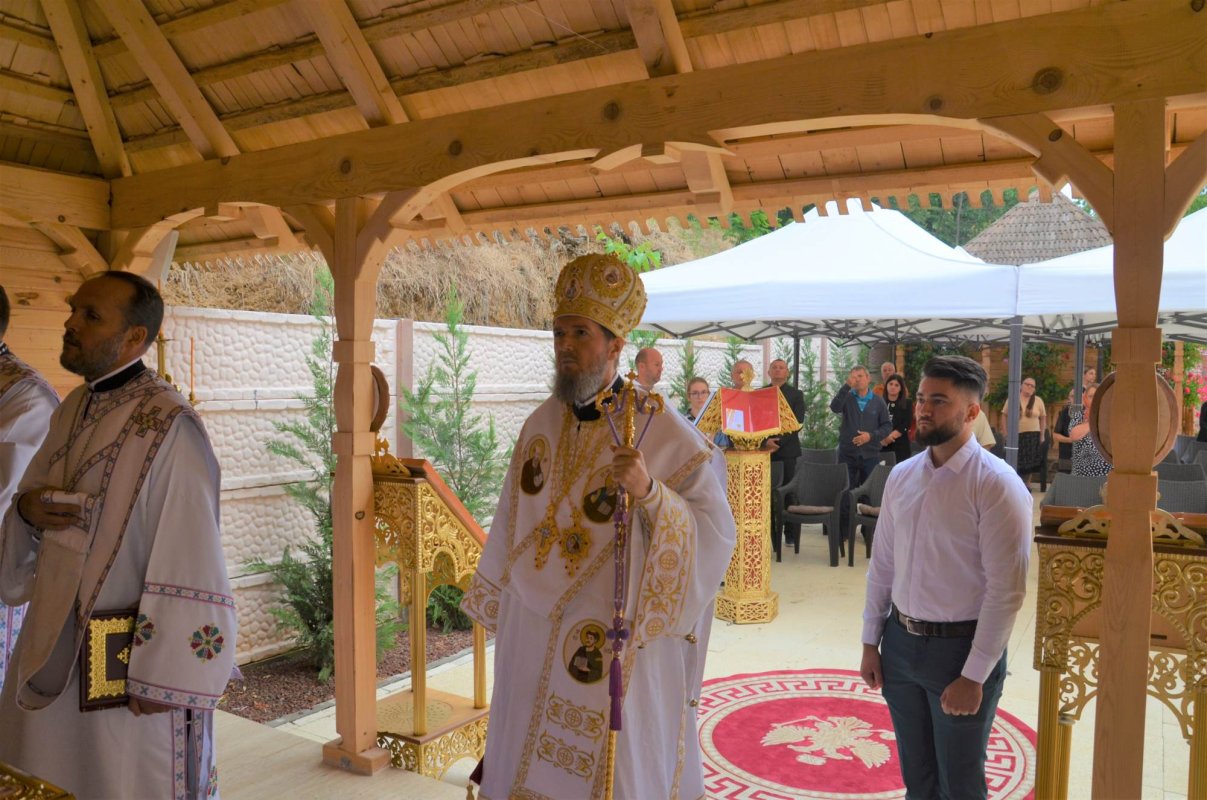 Liturghie arhierească la Altarul de vară al Parohiei Băile Felix 220146