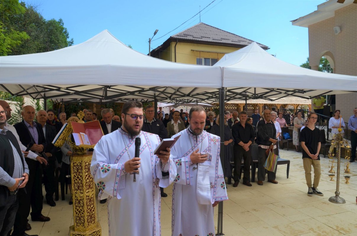 Liturghie arhierească la Altarul de vară al Parohiei Băile Felix 220147