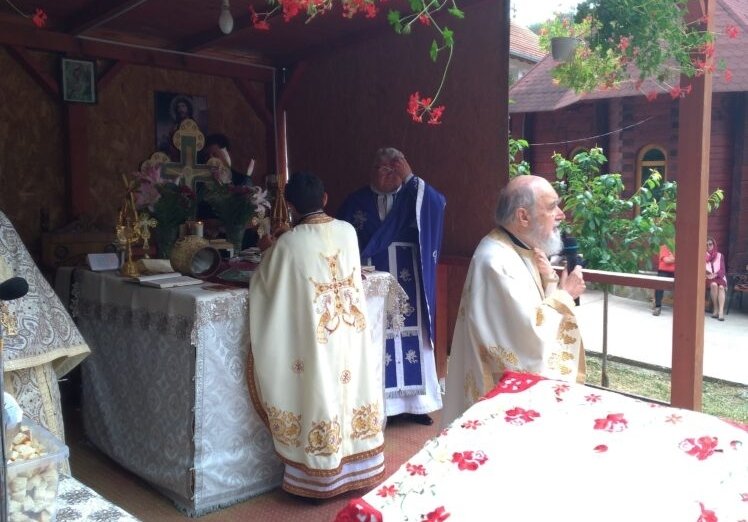 Popas de rugăciune la un schit din județul Arad 220181