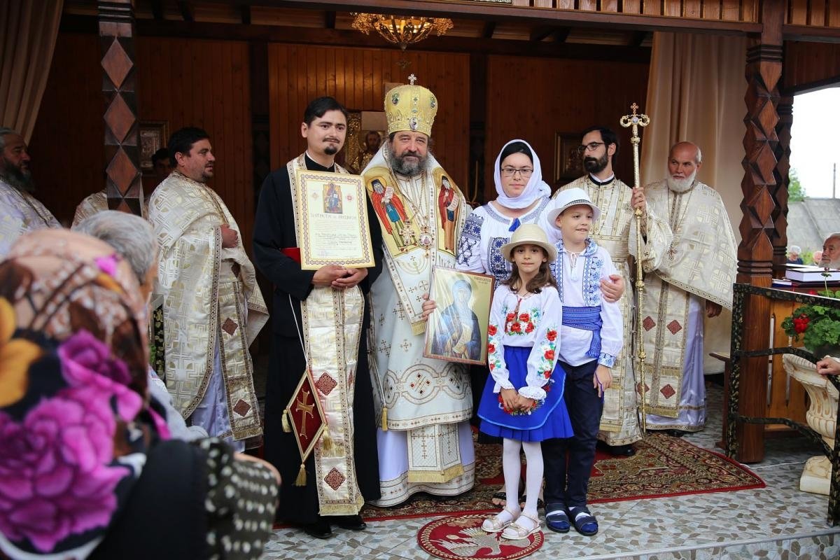 Sfințirea noului complex parohial din Almaș 220141