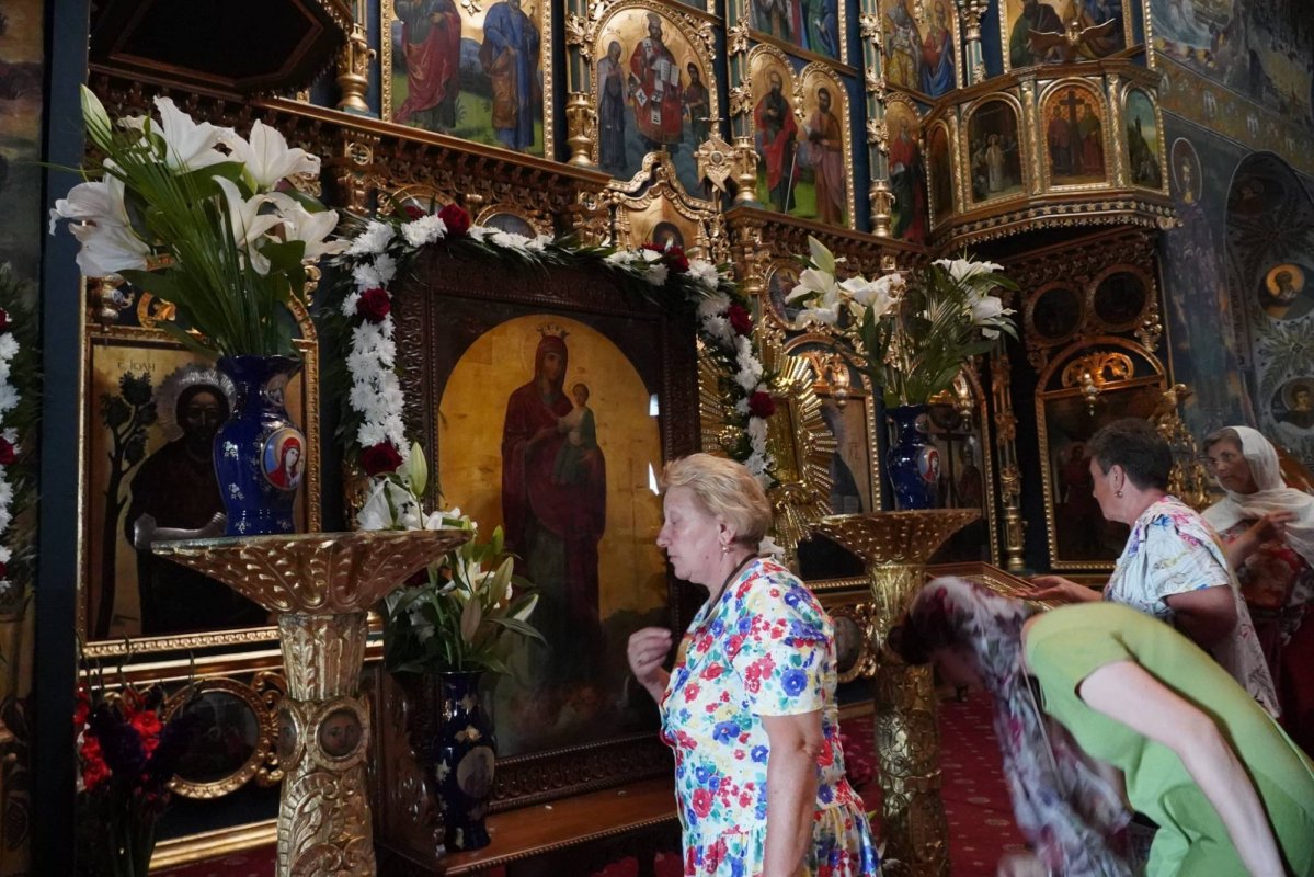 Procesiune cu Icoana Maicii Domnului „Prodromiţa” la Galați  220331