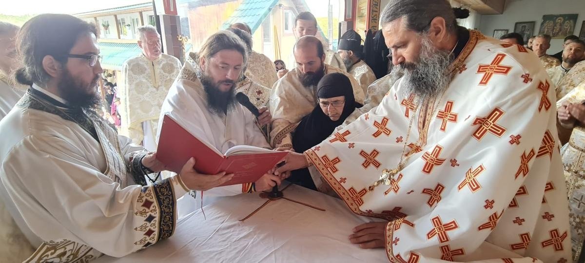 Sfințire în Arhiepiscopia Romanului și Bacăului 220309