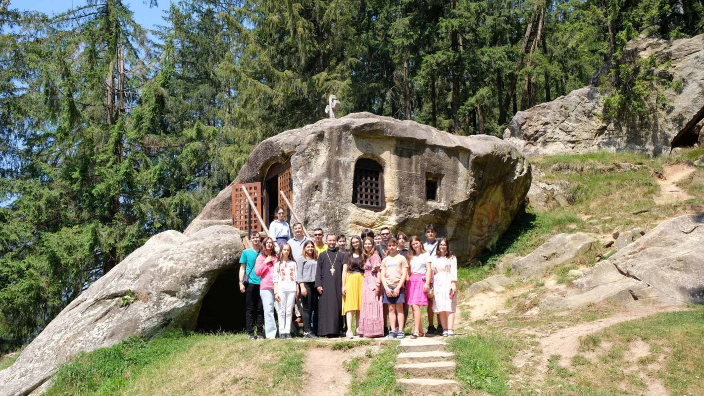 Traseu duhovnicesc în nordul Moldovei pentru tineri buzoieni și vrânceni 220348