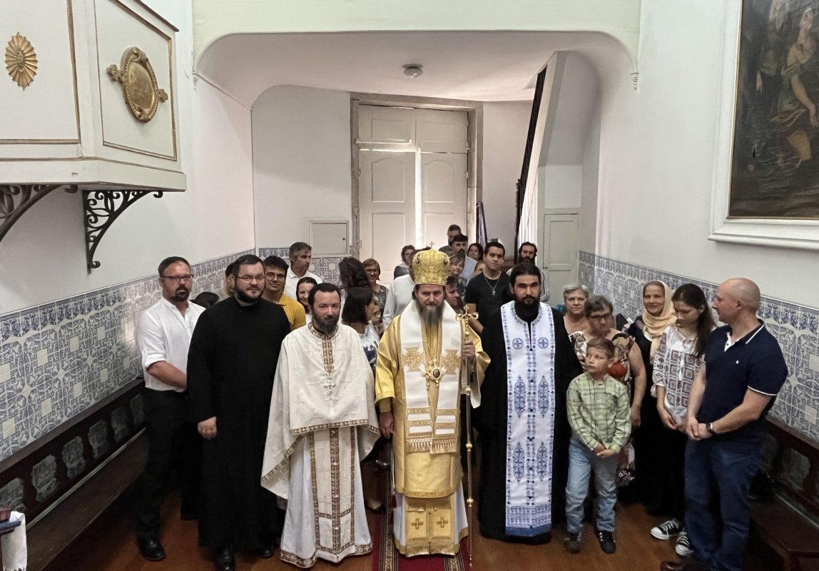 Vizite și slujiri arhierești la comunități românești din Portugalia  220420