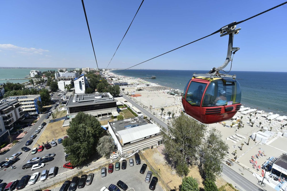 Turiștii evită Mamaia din cauza plajelor și a parcării 220504