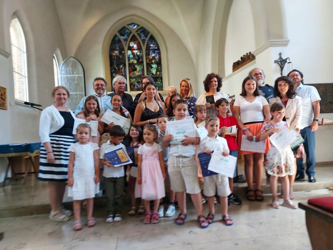 Festivitatea de încheiere a cursurilor de la „Școala de Română” 220808