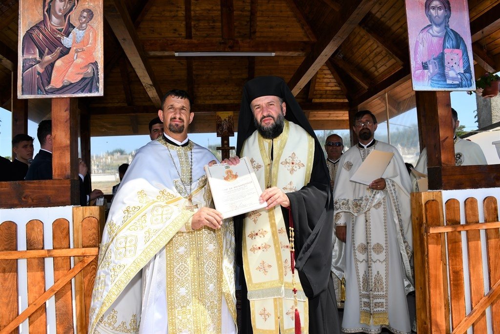 Înnoirea unei biserici din Clisura Dunării 220775