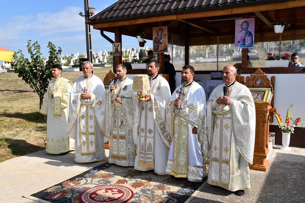 Înnoirea unei biserici din Clisura Dunării 220776