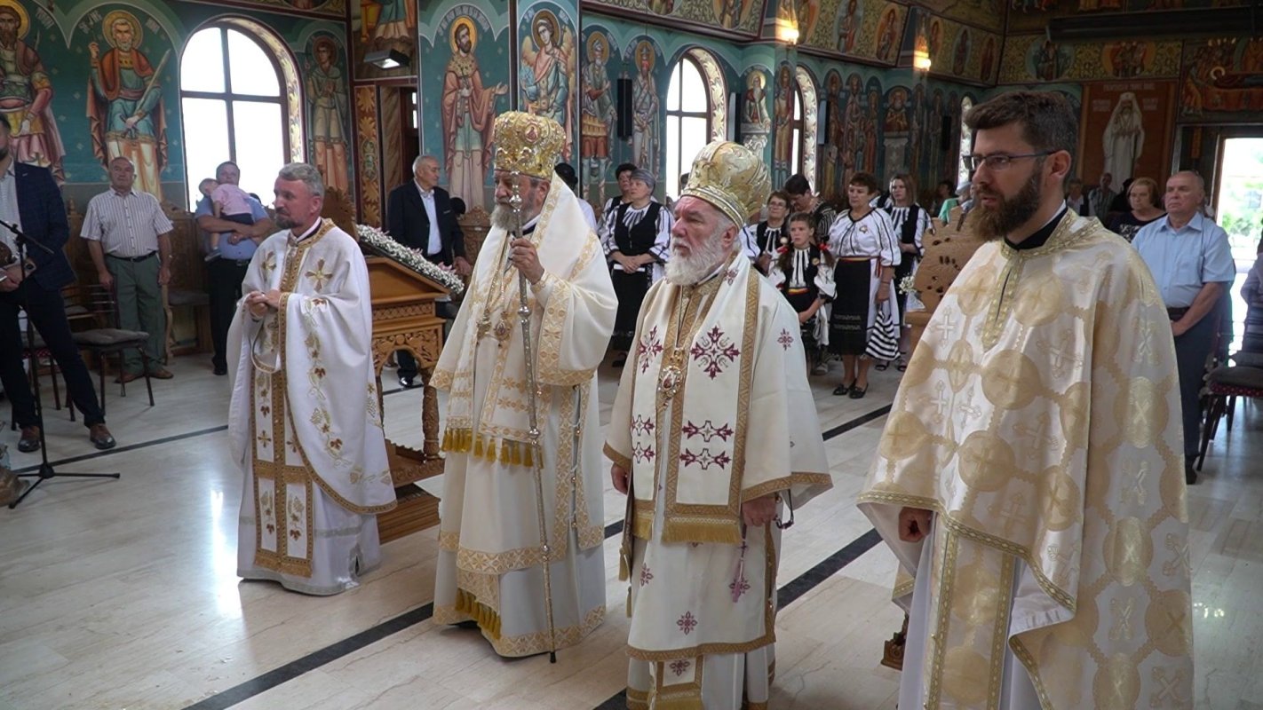 Pictura Bisericii „Sfinţii Arhangheli” din Tălmaciu, judeţul Sibiu, a fost sfinţită 220792