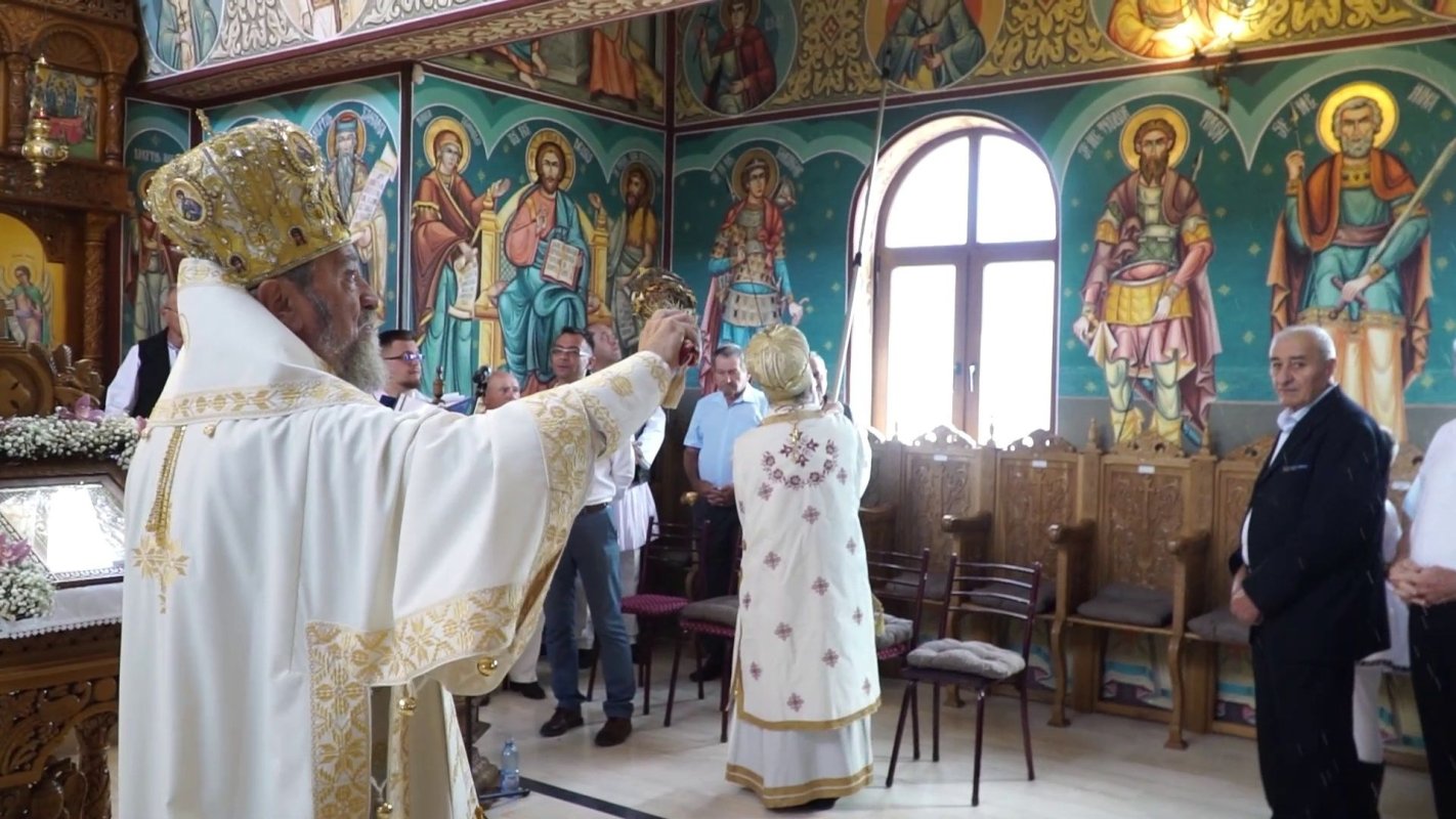 Pictura Bisericii „Sfinţii Arhangheli” din Tălmaciu, judeţul Sibiu, a fost sfinţită 220794