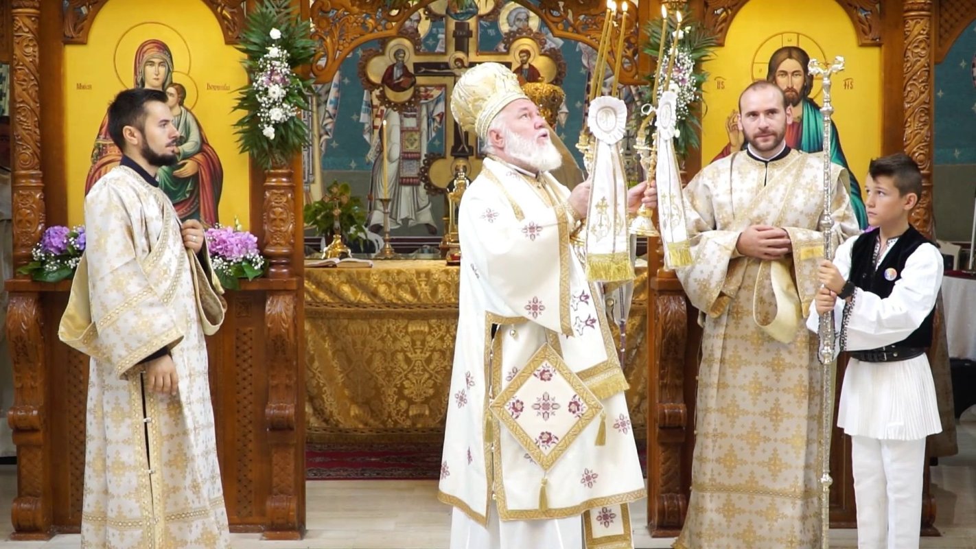 Pictura Bisericii „Sfinţii Arhangheli” din Tălmaciu, judeţul Sibiu, a fost sfinţită 220797