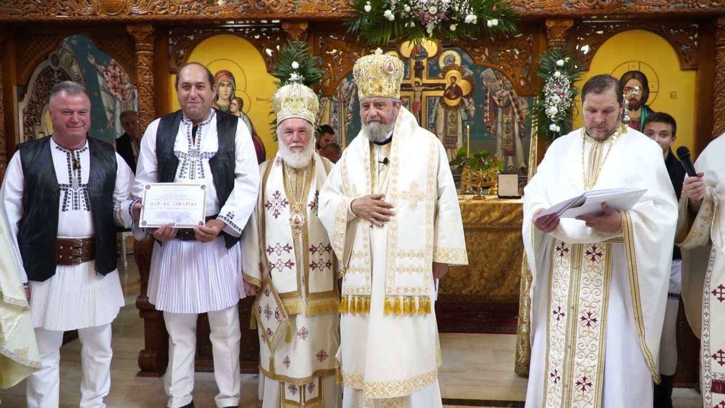 Pictura Bisericii „Sfinţii Arhangheli” din Tălmaciu, judeţul Sibiu, a fost sfinţită 220799