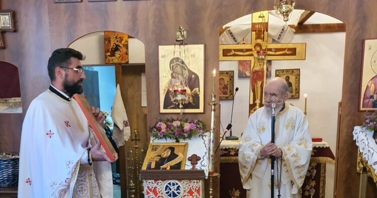 Vizită arhierească la o parohie din Arad 220801