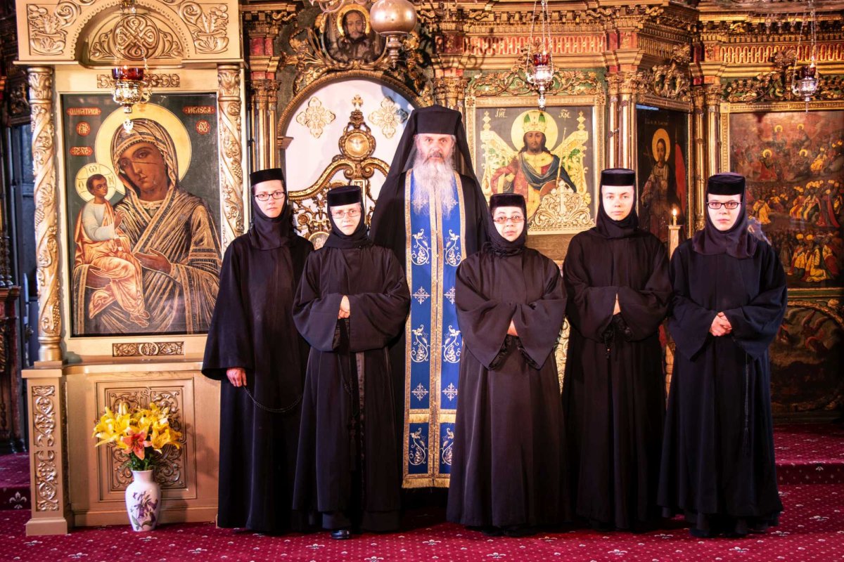 A trăi în duhul Sfântului Vasile de la Poiana Mărului 220825