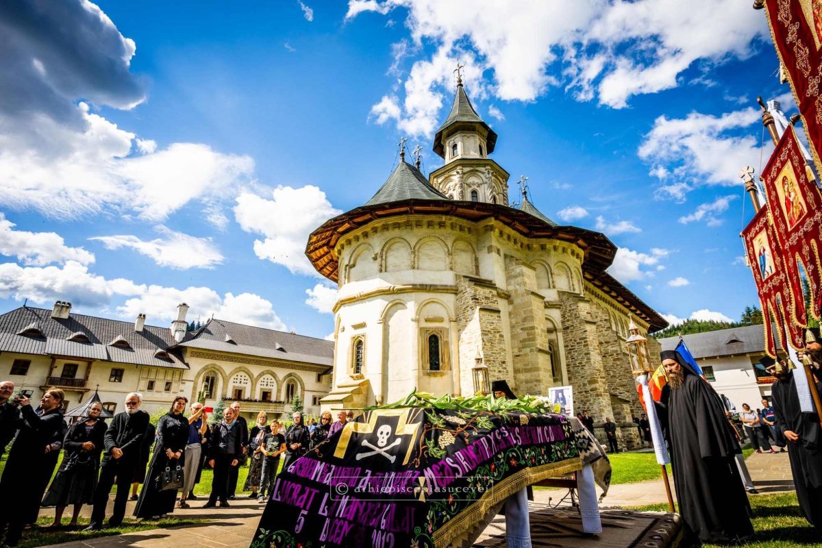 Arhimandritul Grigorie Halciuc a fost înmormântat la Mănăstirea Putna 220859