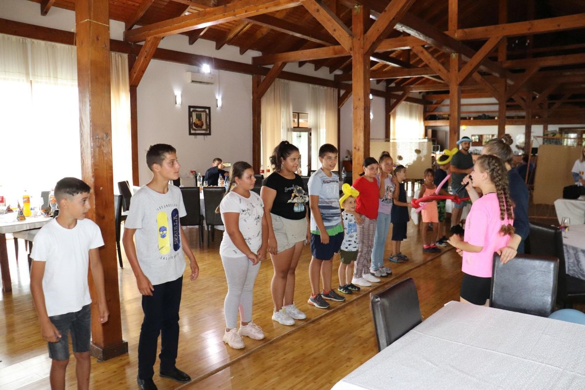 O zi specială pentru beneficiarii campaniei „Ajutor pentru elevi” 220896