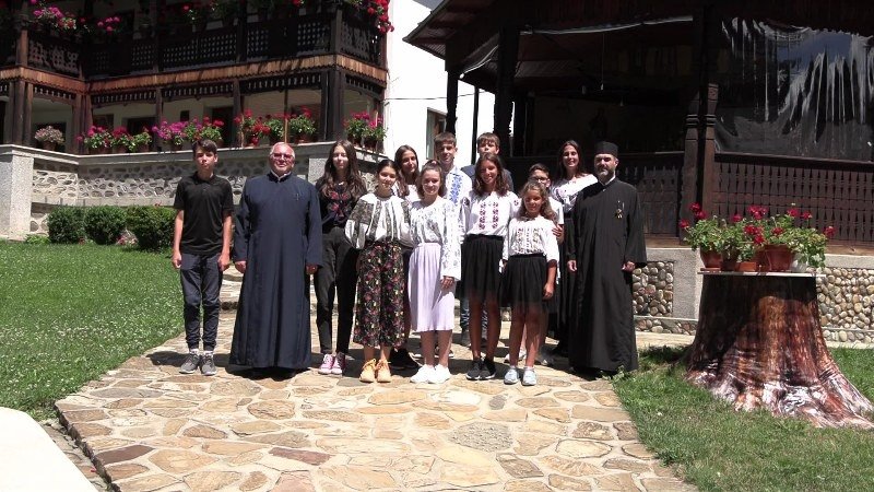 Tabără de creație la Mănăstirea Robaia, județul Argeș 220924