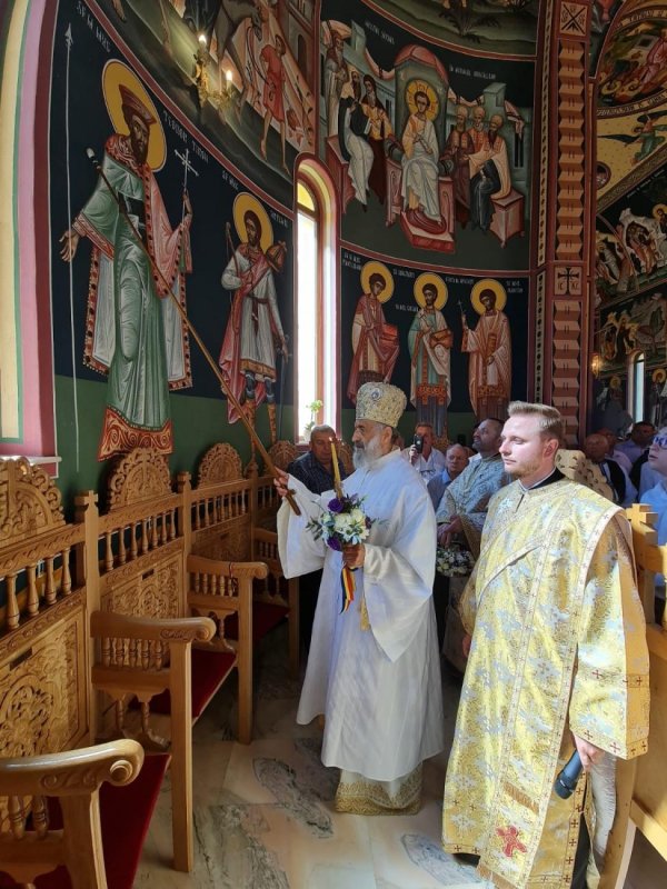 Târnosirea Bisericii „Sfinții Apostoli Petru și Pavel” din Rădești, Aiud 220881