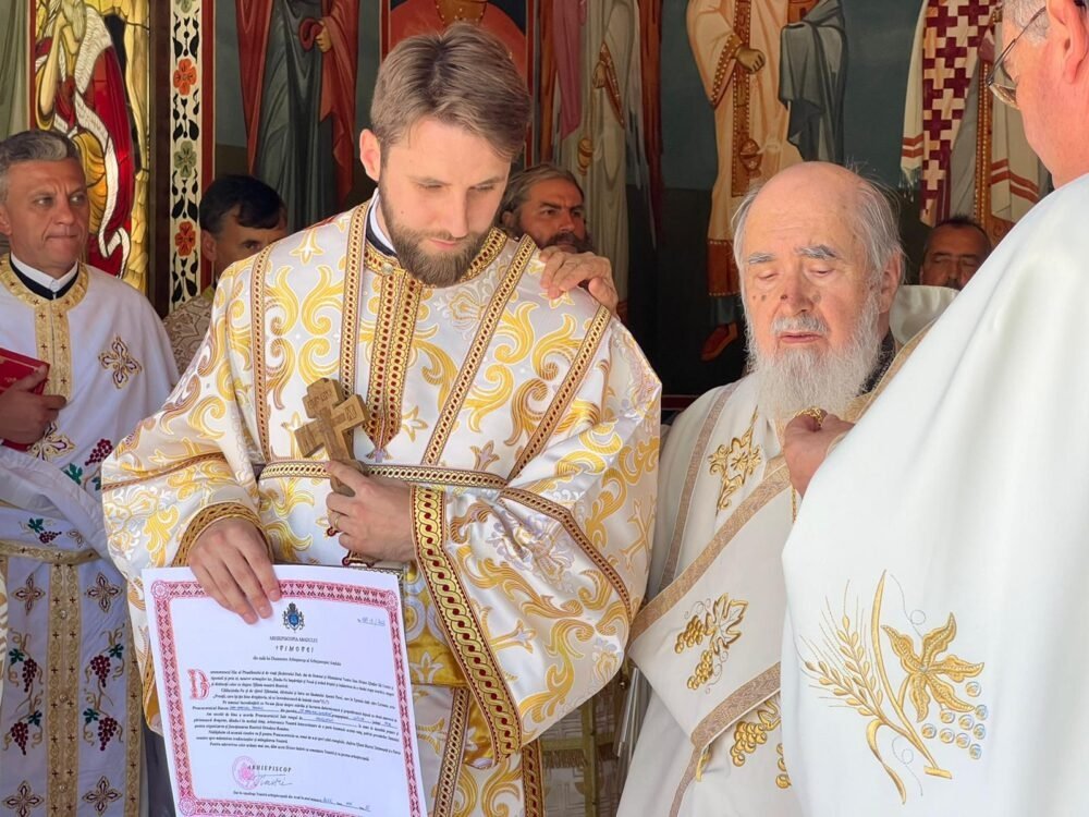 Binecuvântare arhierească pentru credincioși la o mănăstire arădeană 221049
