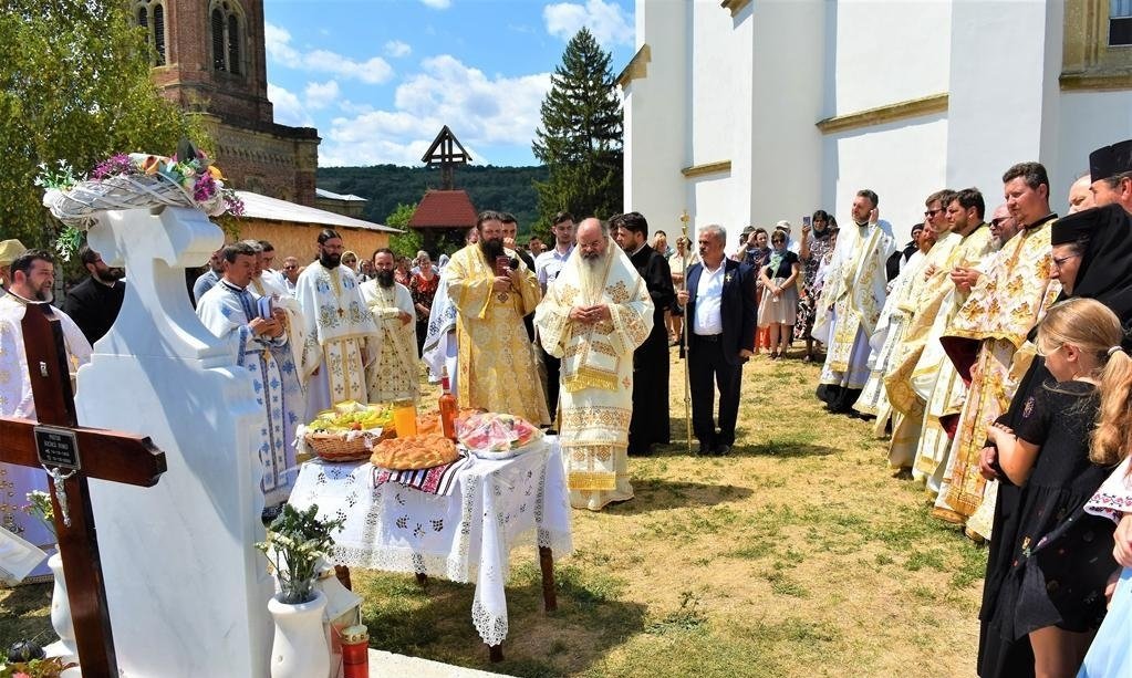 Hramul mănăstirii vasluiene Florești 221047