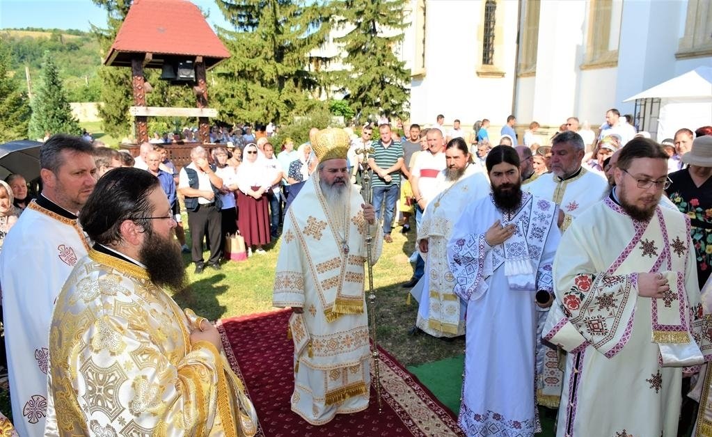 Hramul mănăstirii vasluiene Florești 221048