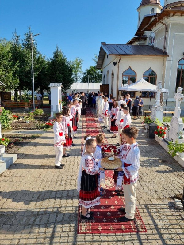 Înnoire și binecuvântare la parohia prahoveană Gorgota 221065