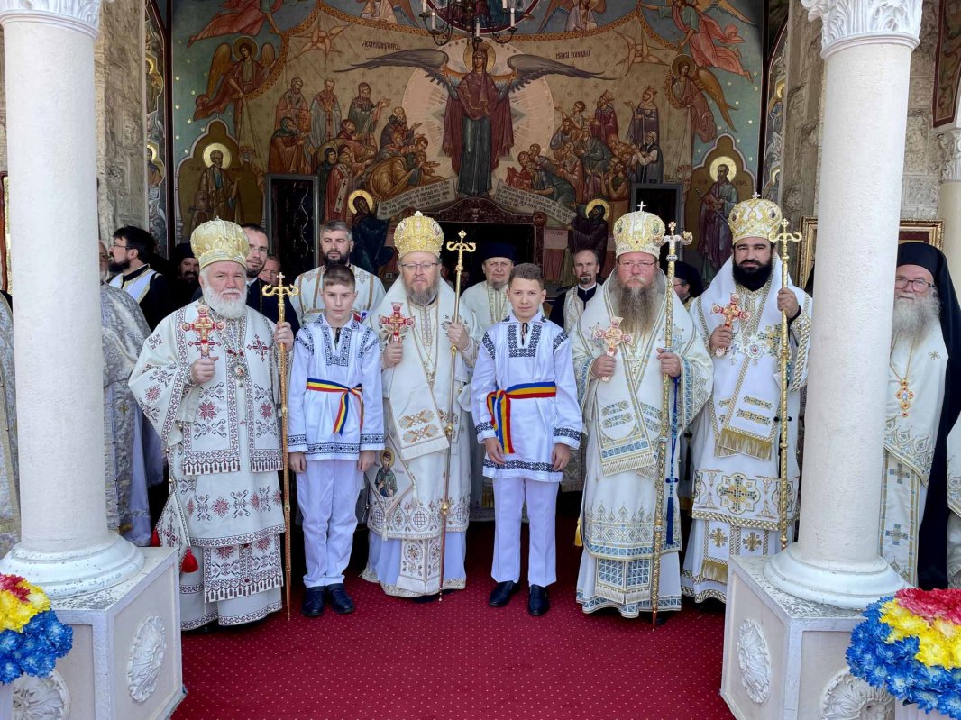 Sobor de ierarhi la hramul Mănăstirii Topliţa, Harghita 221167