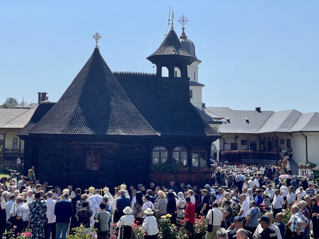 Sobor de ierarhi la hramul Mănăstirii Topliţa, Harghita 221169
