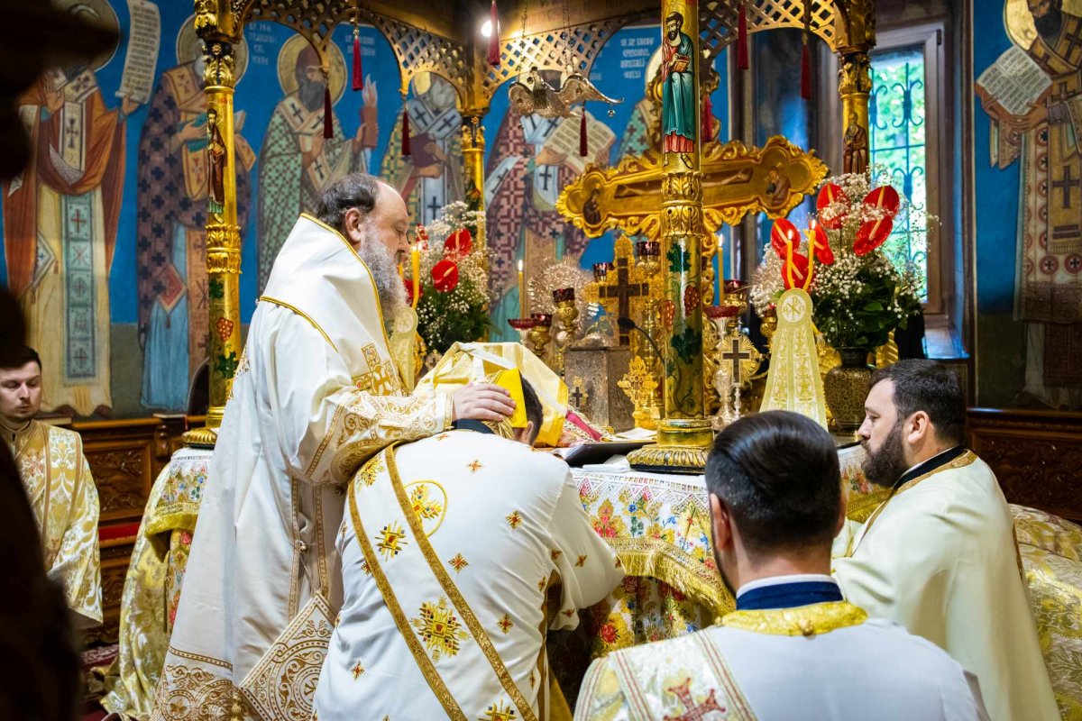 Slujire arhierească la Mănăstirea Radu Vodă din București 221330