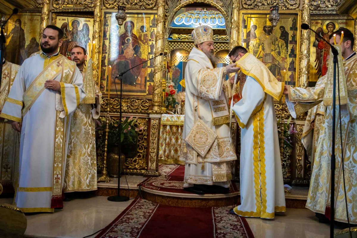 Slujire arhierească la Mănăstirea Radu Vodă din București 221347