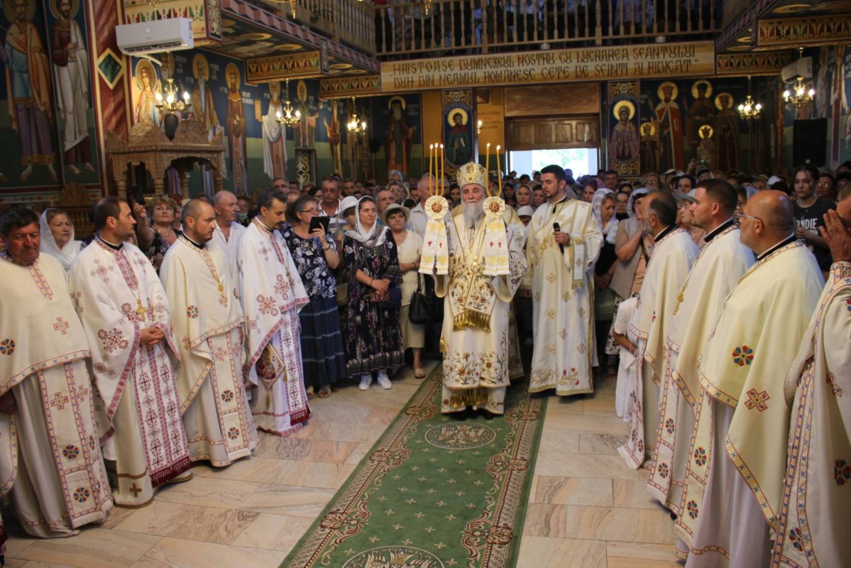 Târnosirea bisericii craiovene a Sfântului Calinic de la Cernica 221468