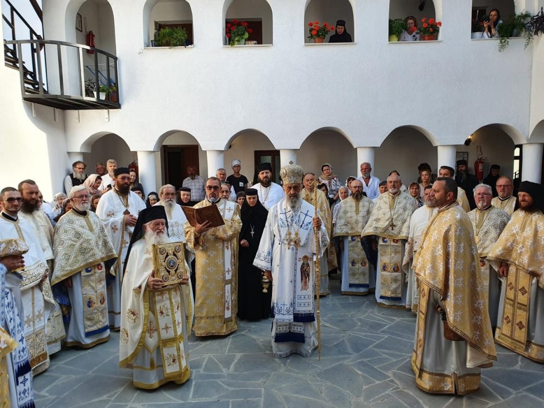 Târnosirea bisericii Schitului „Izvorul Sfântului Ghelasie” de la Hopagi, Alba 221423