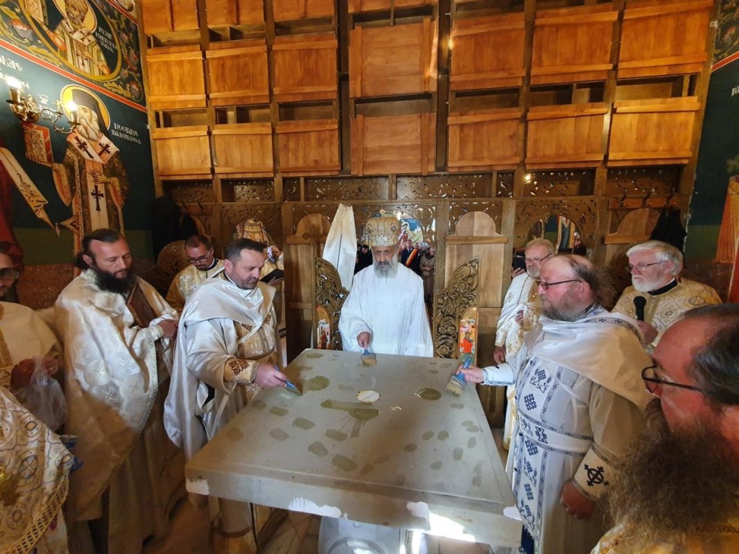 Târnosirea bisericii Schitului „Izvorul Sfântului Ghelasie” de la Hopagi, Alba 221424