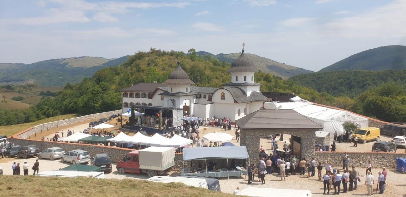 Târnosirea bisericii Schitului „Izvorul Sfântului Ghelasie” de la Hopagi, Alba 221425