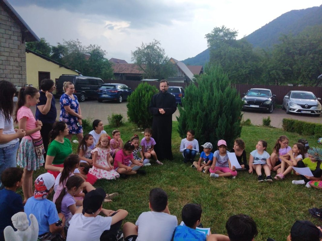Peste 1500 de copii și tineri la școlile de vară și taberele din Protopopiatul Onești 221532